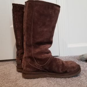 UGG 5119 tall size 6 winter boot